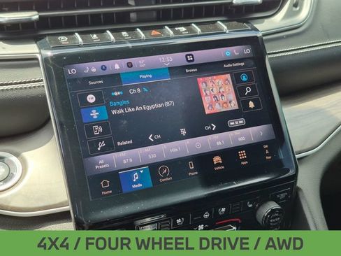 Certified 2024 Jeep Grand Cherokee Limited w/ Luxury Tech Group II AWD/4WD image 22