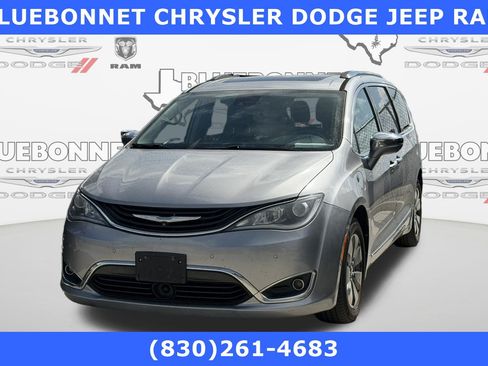 Used 2017 Chrysler Pacifica Platinum FWD image 1