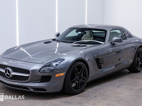 Used 2012 Mercedes-Benz SLS AMG Coupe image 2