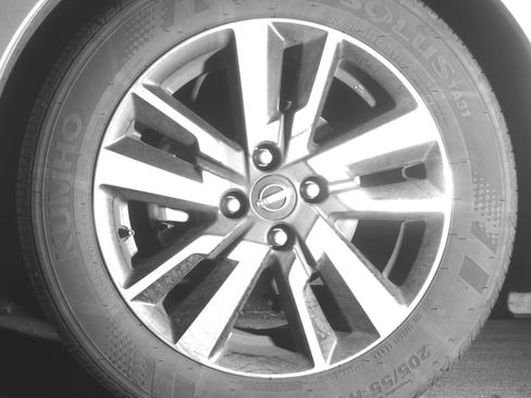 Used 2025 Nissan Versa SV image 12