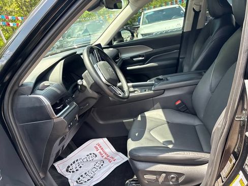 Used 2024 Toyota Grand Highlander AWD image 8