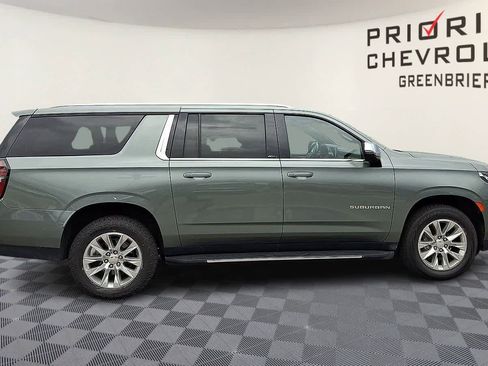 Used 2023 Chevrolet Suburban Premier image 9