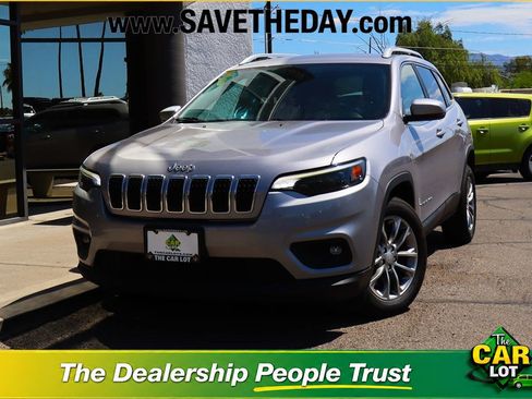 Used 2019 Jeep Cherokee Latitude Plus w/ Comfort/Convenience Group FWD image 1