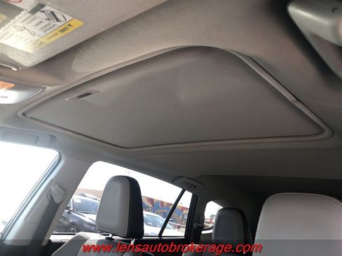 Used 2018 Toyota RAV4 Limited FWD image 16