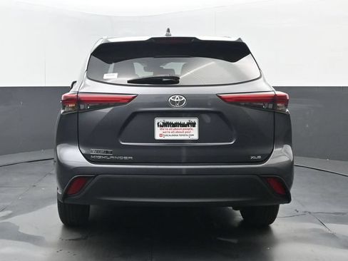Used 2020 Toyota Highlander XLE FWD image 21