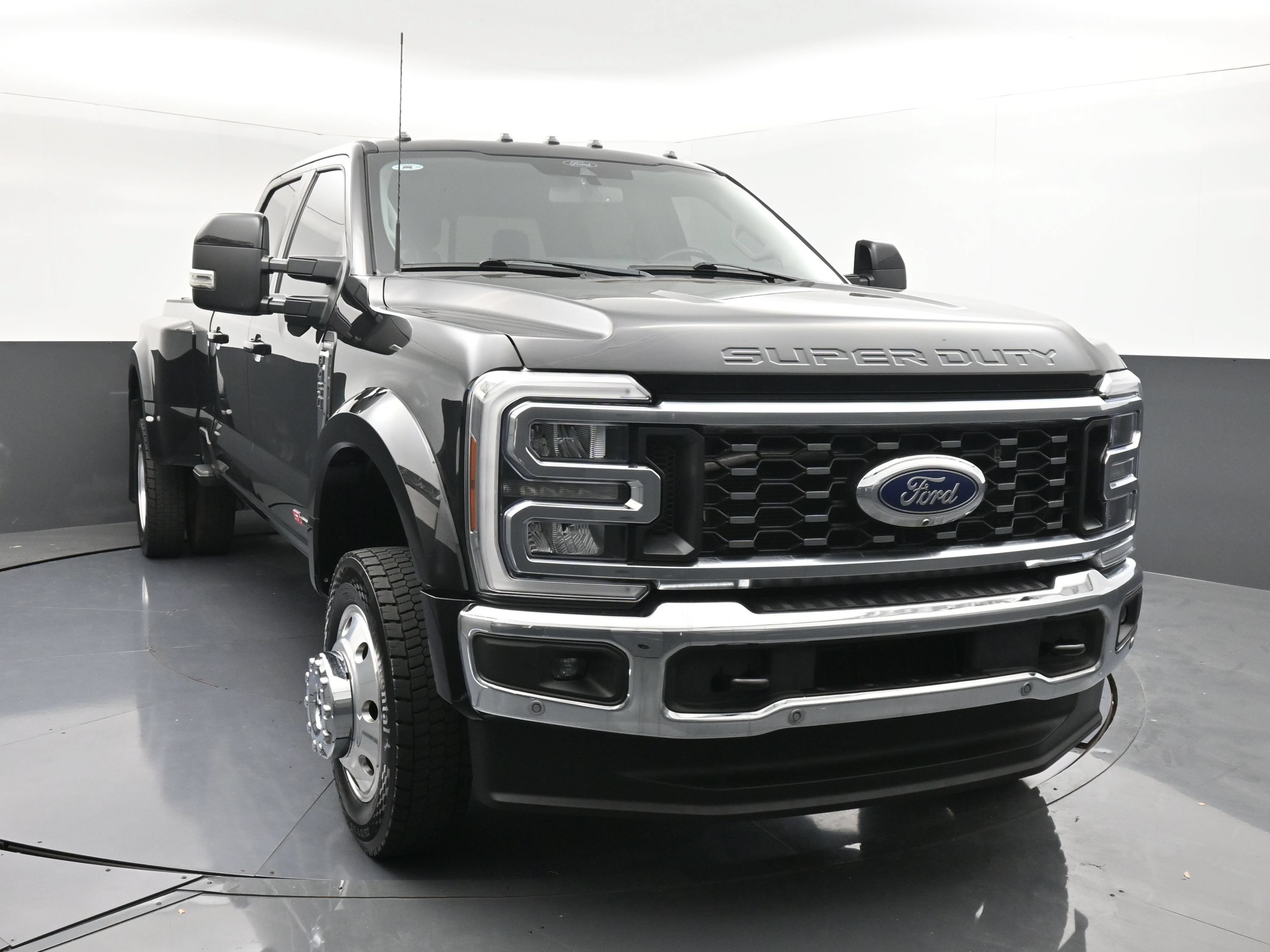 Used 2024 Ford F450 Lariat w/ Lariat Ultimate Package AWD/4WD image 2