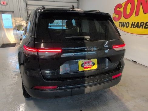 Used 2023 Jeep Grand Cherokee Limited w/ Luxury Tech Group II image 35