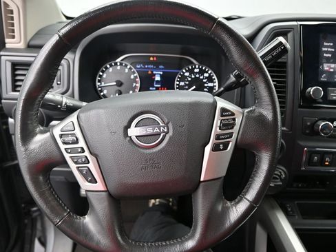 Used 2024 Nissan Titan SV w/ SV Convenience Package image 18