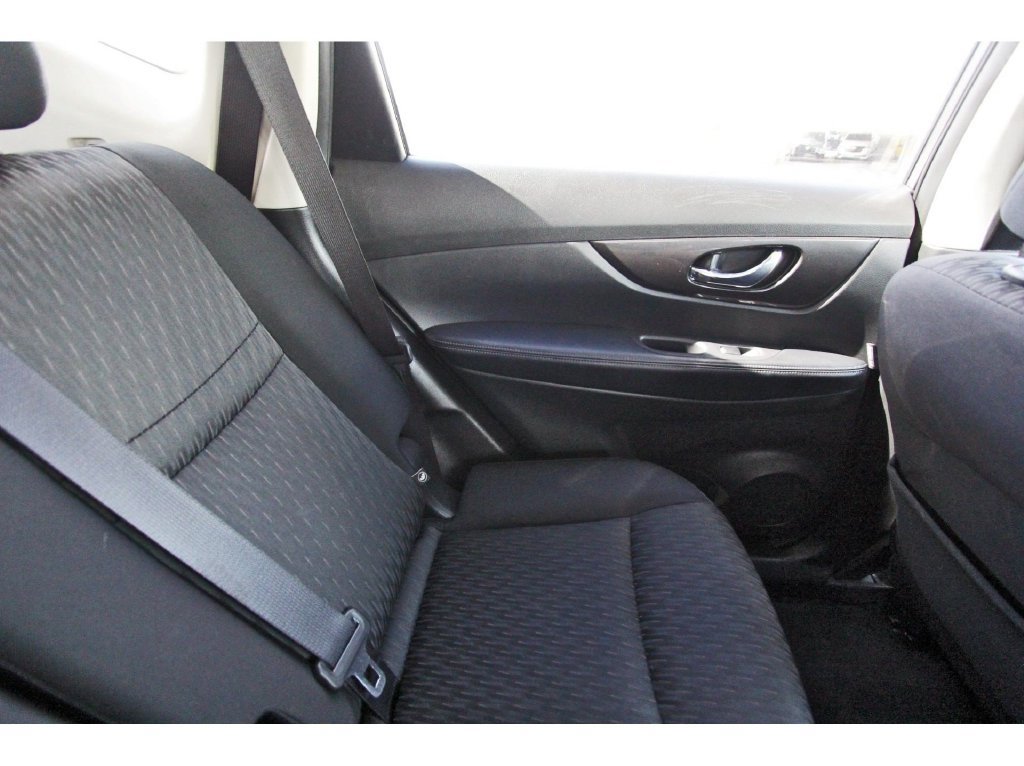 Used 2020 Nissan Rogue S w/ Special Edition Package FWD image 11