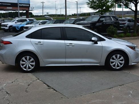 Used 2024 Toyota Corolla LE FWD image 4