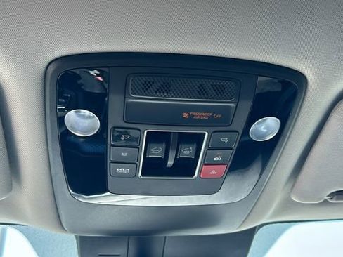 Used 2024 Kia Carnival SX Prestige FWD image 23