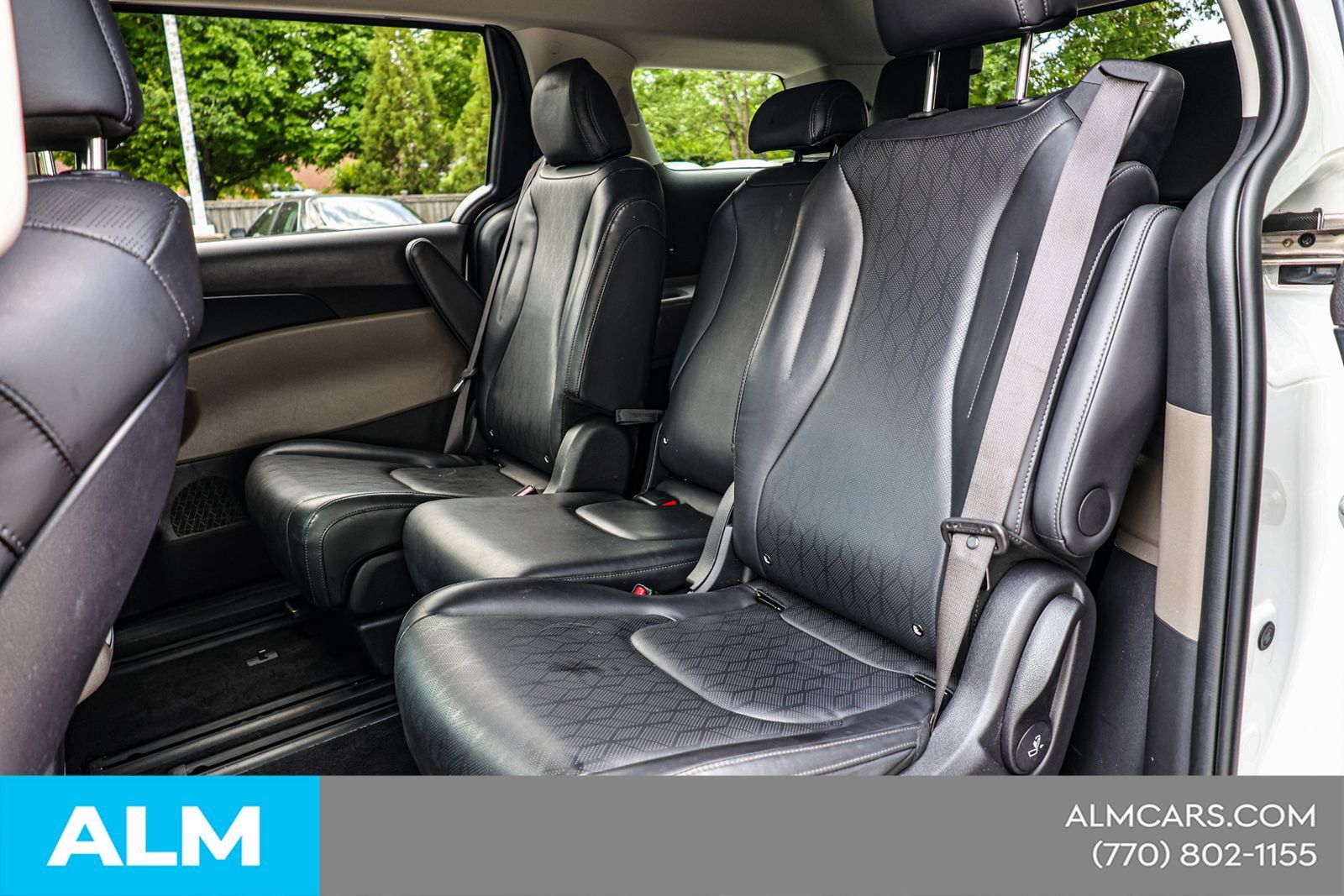 Used 2025 Kia Carnival FWD image 18