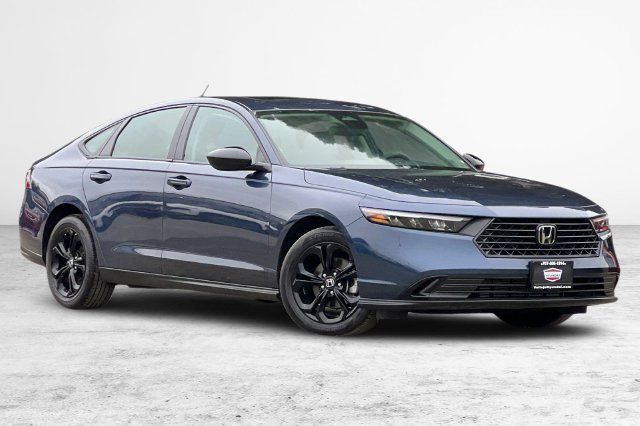 Used 2025 Honda Accord SE image 1