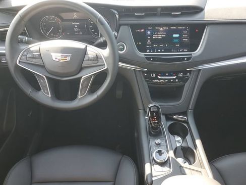 Certified 2025 Cadillac XT5 Luxury w/ LPO, Floor Liner Package AWD/4WD image 12