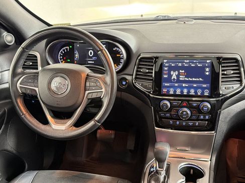 Used 2019 Jeep Grand Cherokee Altitude image 28