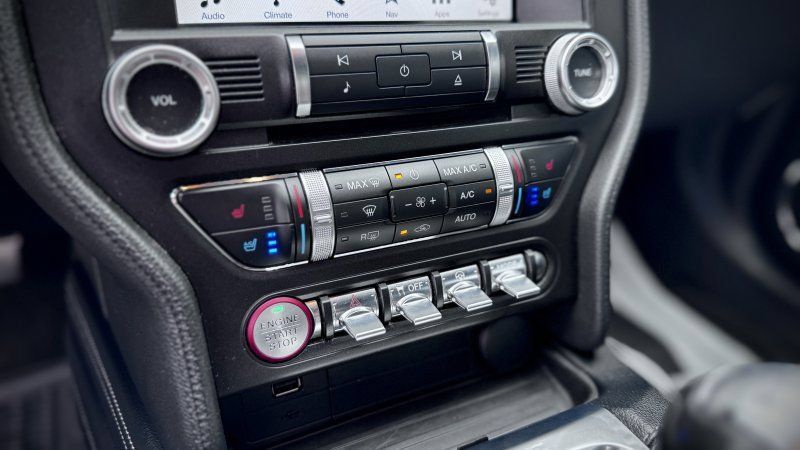 Used 2018 Ford Mustang GT Premium w/ GT Performance Package RWD image 12