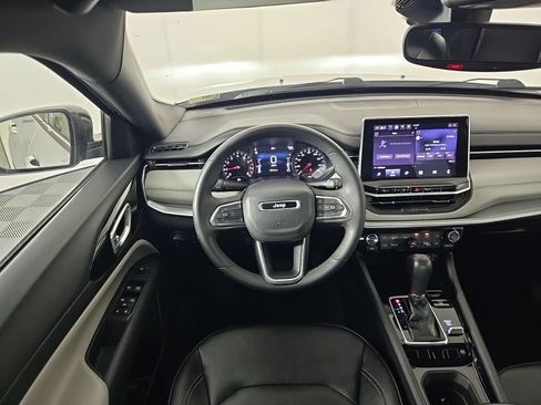 Used 2025 Jeep Compass Limited AWD/4WD image 11
