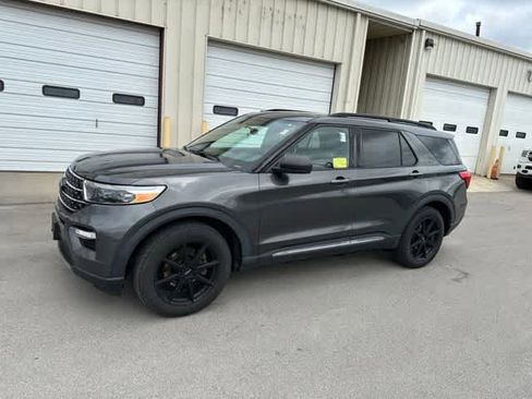 Used 2020 Ford Explorer XLT w/ Equipment Group 202A AWD/4WD image 13
