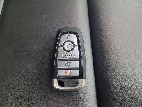 Used 2022 Ford Explorer XLT w/ Equipment Group 202A AWD/4WD image 32