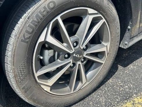 Used 2024 Kia Forte LXS w/ LXS Technology Package FWD image 13