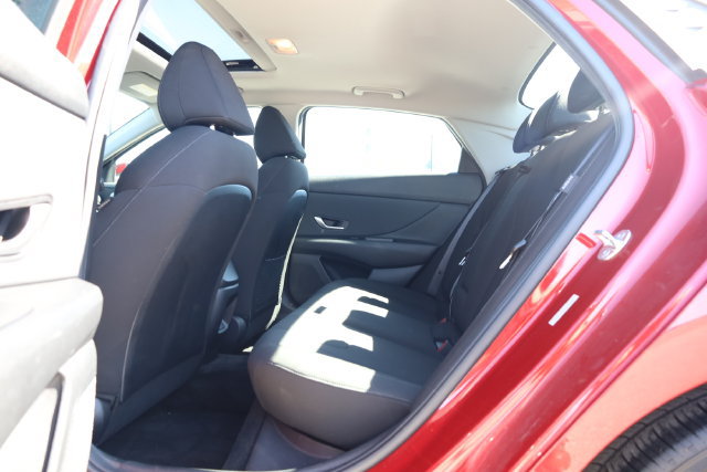 Used 2025 Hyundai Elantra SEL FWD image 29