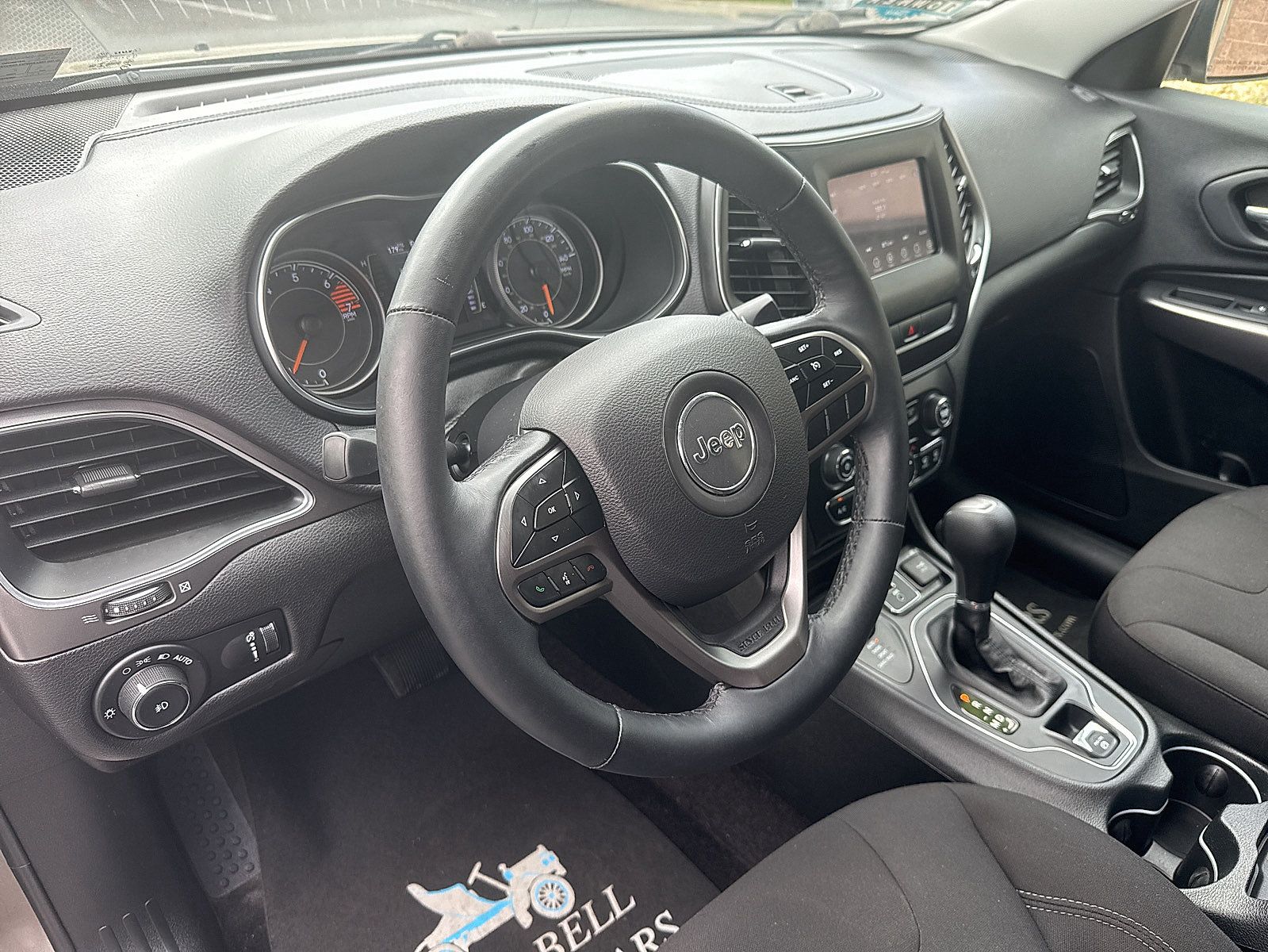 Used 2019 Jeep Cherokee Latitude w/ Cold Weather Group AWD/4WD image 32