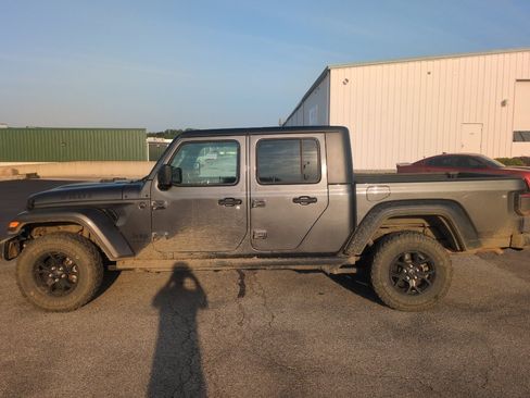 Used 2024 Jeep Gladiator Sport AWD/4WD image 8