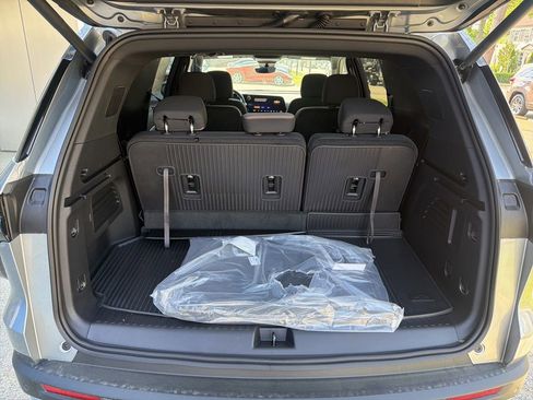 New 2026 Chevrolet Traverse LT w/ Driver Confidence Package AWD/4WD image 21