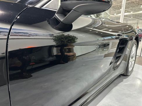 Used 2018 Porsche 718 Boxster RWD image 17