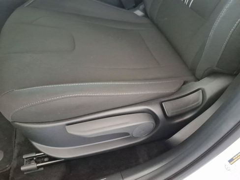 Certified 2025 Hyundai Elantra SEL FWD image 19