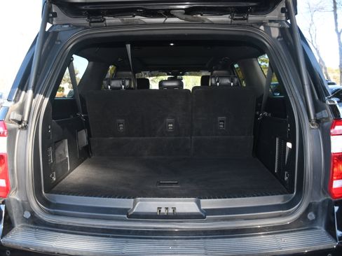 Used 2021 Ford Expedition Max XLT image 19