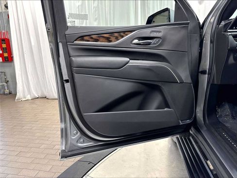 Used 2023 Cadillac Escalade Sport Platinum w/ LPO, ONYX Package AWD/4WD image 24