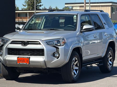 Used 2023 Toyota 4Runner TRD Off-Road Premium w/ Moonroof Package AWD/4WD image 10