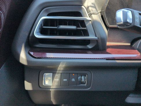Certified 2025 Chevrolet Traverse Z71 AWD/4WD image 18