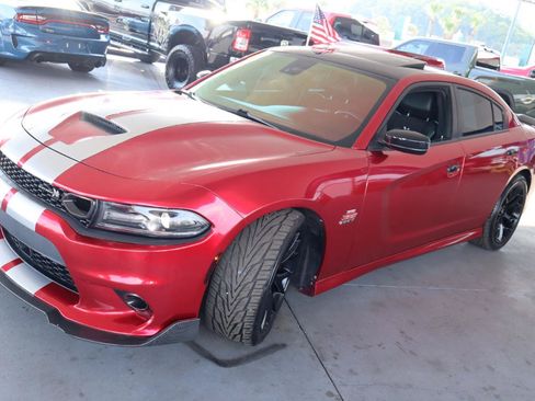 Used 2019 Dodge Charger Scat Pack w/ Dynamics Package RWD image 9
