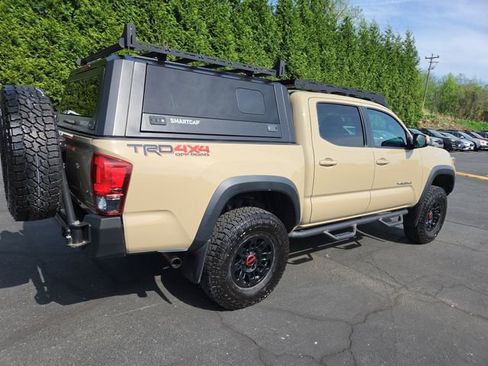 Used 2019 Toyota Tacoma TRD Off-Road image 7
