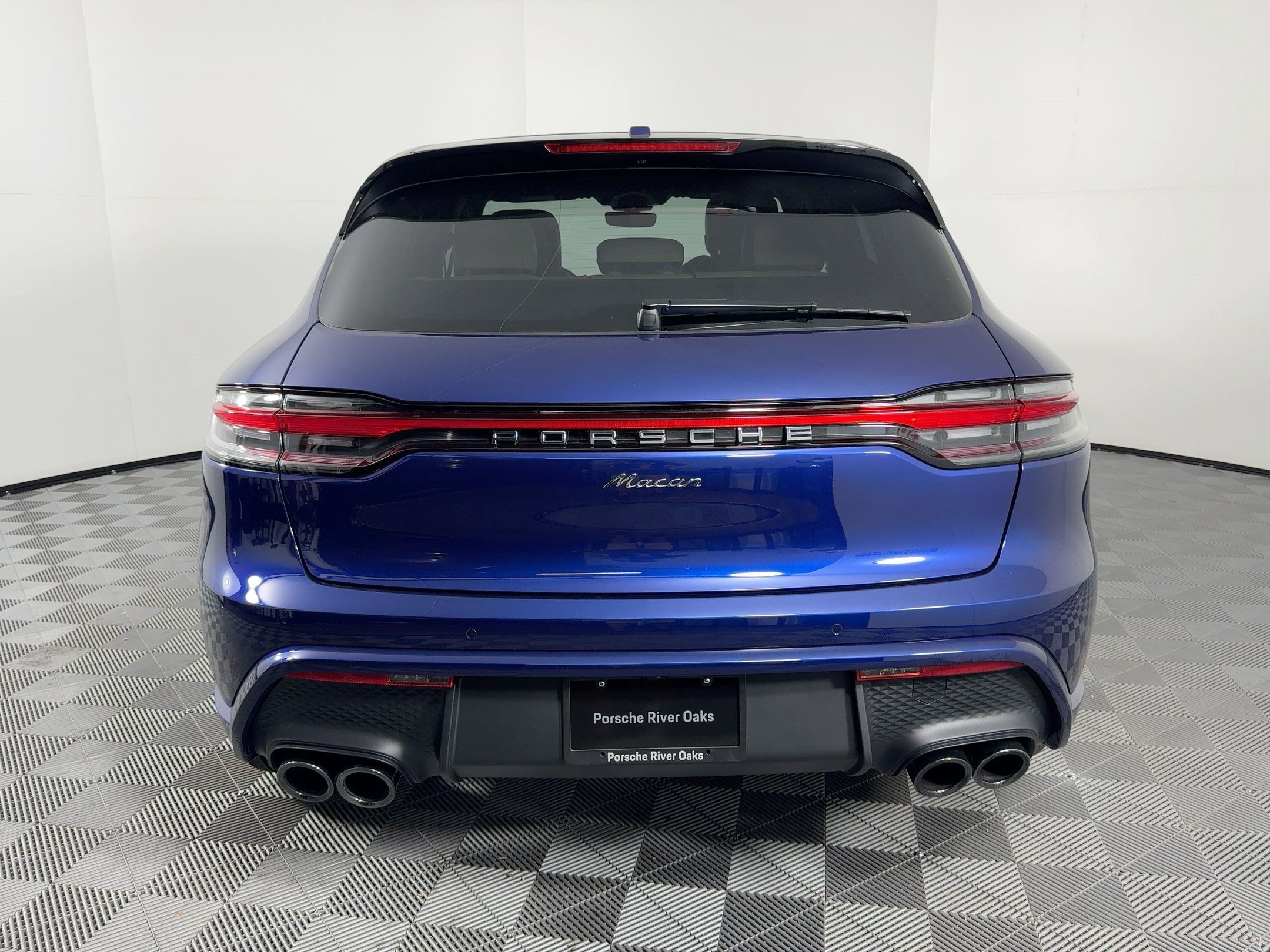 Certified 2026 Porsche Macan AWD/4WD image 10