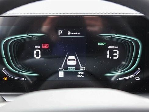 New 2025 Kia Niro EX Touring image 22