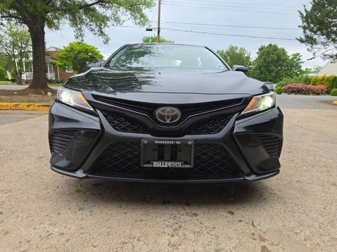Used 2018 Toyota Camry SE FWD image 5