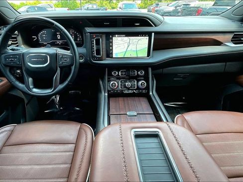 Used 2023 GMC Yukon Denali Ultimate w/ LPO, Floor Liner Package AWD/4WD image 9