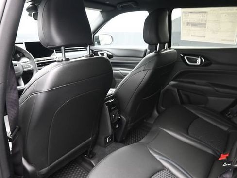 New 2026 Jeep Compass Latitude AWD/4WD image 15