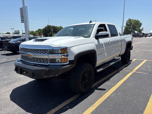 Used 2019 Chevrolet Silverado 2500 LT AWD/4WD image 1