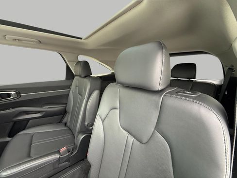 Certified 2025 Kia Sorento EX w/ Panoramic Sunroof Package image 26