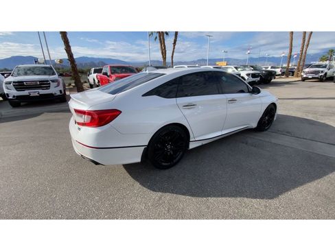 Used 2022 Honda Accord Touring image 8