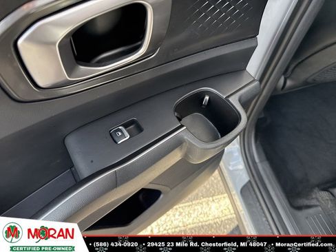 Used 2025 Kia Sorento S image 23