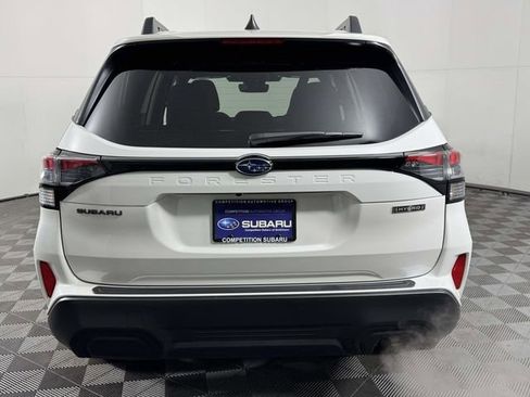 Used 2025 Subaru Forester Premium image 9