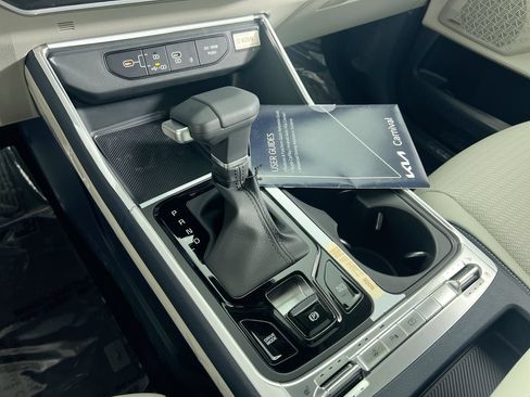 New 2027 Kia Carnival SX w/ Dark Edition Package FWD image 25