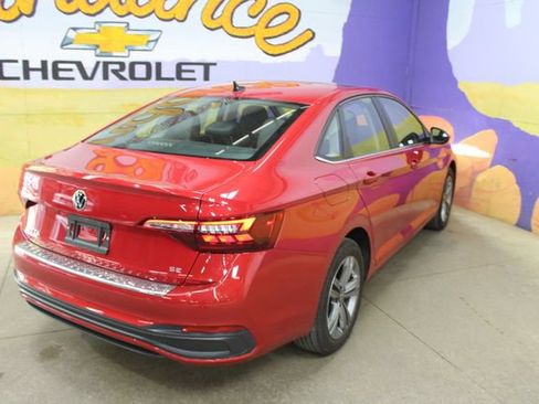 Used 2023 Volkswagen Jetta SE w/ Panoramic Sunroof Package FWD image 8