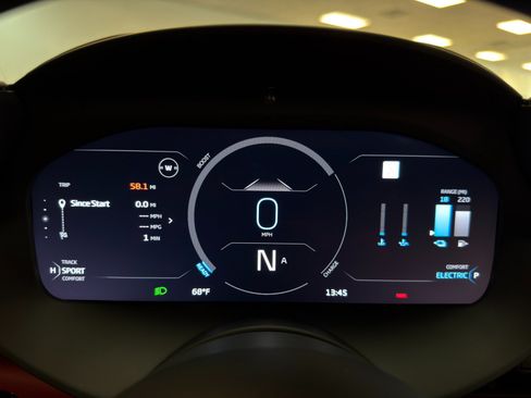 Used 2026 McLaren Artura Spider RWD image 18