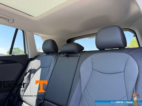 Used 2025 Volkswagen Tiguan SE w/ Panoramic Sunroof Package AWD/4WD image 9